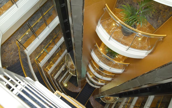 Bateau Seven Seas Voyager